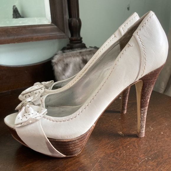 Guess heels( SOLD) - Picture 3 of 3